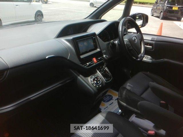 Toyota VOXY 2014-10 8528144-1