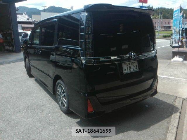 Toyota VOXY 2014-10 8528144-2