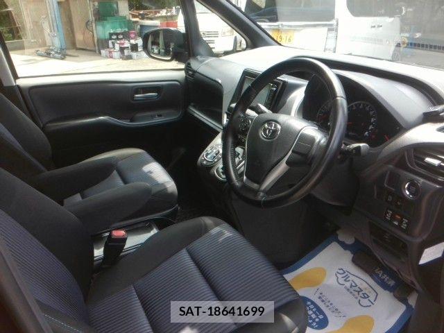 Toyota VOXY 2014-10 8528144-5