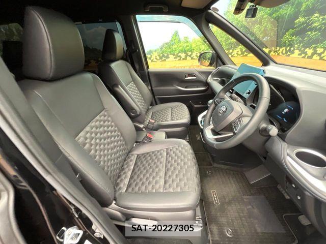 Toyota VOXY 2024-11 8528092-9