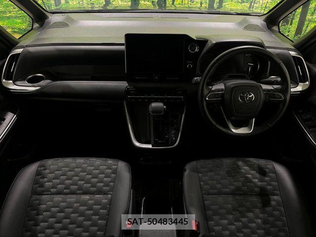 Toyota VOXY 2022-03 8528102-1
