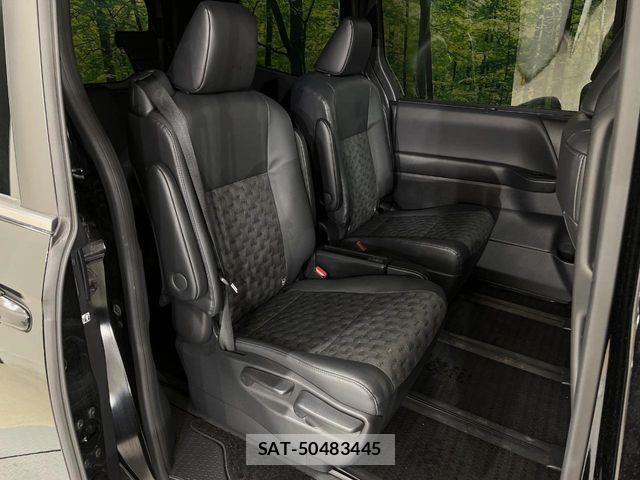 Toyota VOXY 2022-03 8528102-7