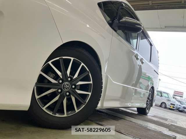 Toyota VOXY 2014-05 8528143-15