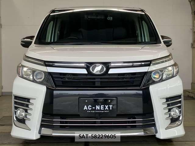 Toyota VOXY 2014-05 8528143-16