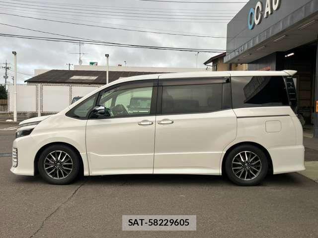 Toyota VOXY 2014-05 8528143-17