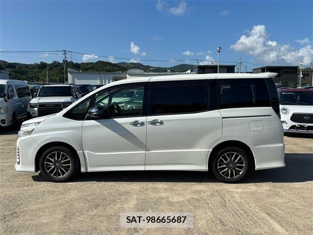 Toyota VOXY 2015-12 8528142-13
