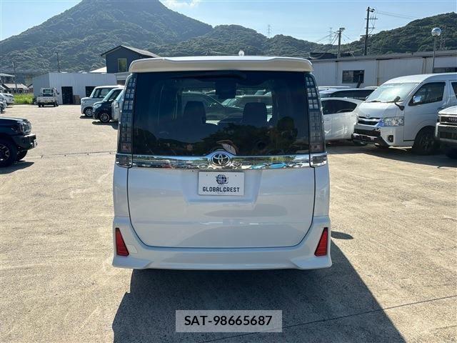 Toyota VOXY 2015-12 8528142-15