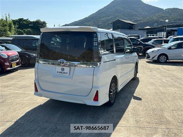 Toyota VOXY 2015-12 8528142-16