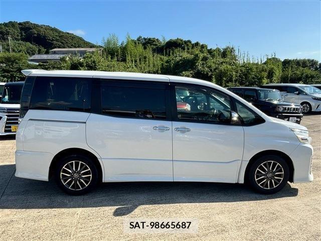 Toyota VOXY 2015-12 8528142-17