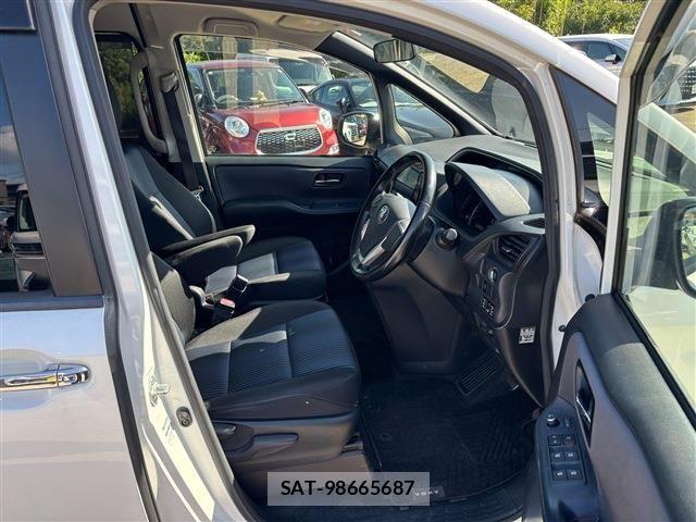 Toyota VOXY 2015-12 8528142-19
