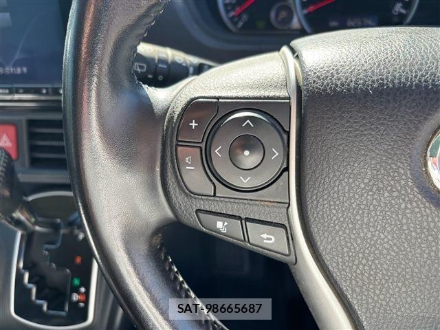 Toyota VOXY 2015-12 8528142-29