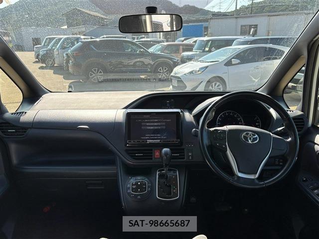 Toyota VOXY 2015-12 8528142-3