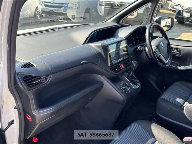 Toyota VOXY 2015-12 8528142-4