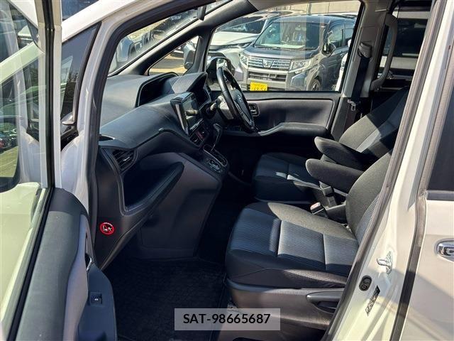 Toyota VOXY 2015-12 8528142-5