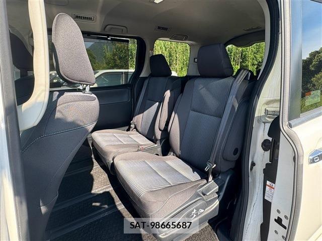 Toyota VOXY 2015-12 8528142-6