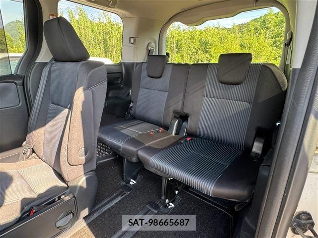 Toyota VOXY 2015-12 8528142-7