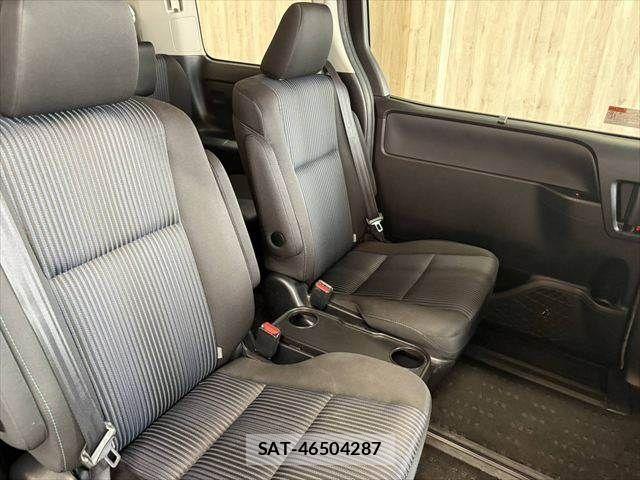 Toyota VOXY 2015-10 8528145-9