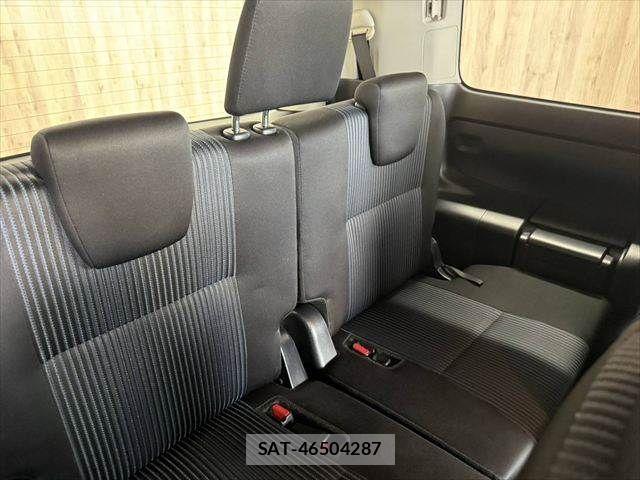 Toyota VOXY 2015-10 8528145-10