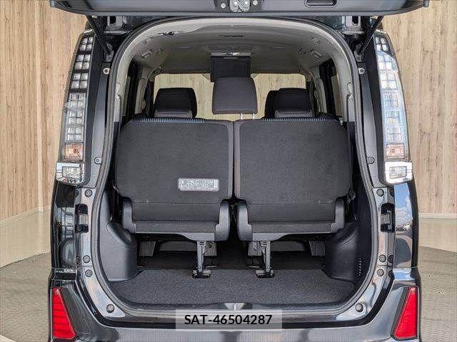 Toyota VOXY 2015-10 8528145-11