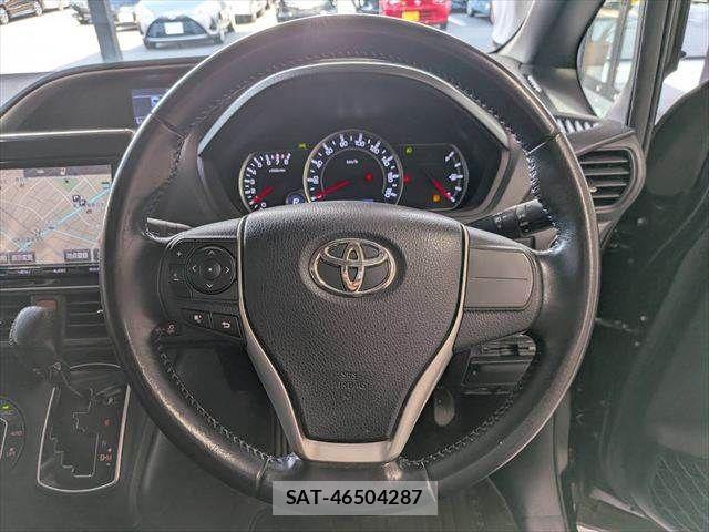 Toyota VOXY 2015-10 8528145-12