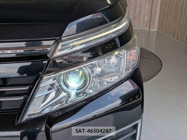 Toyota VOXY 2015-10 8528145-13