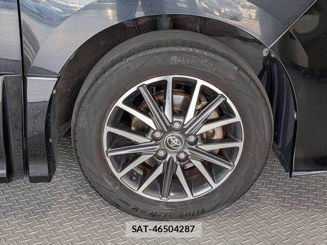 Toyota VOXY 2015-10 8528145-15