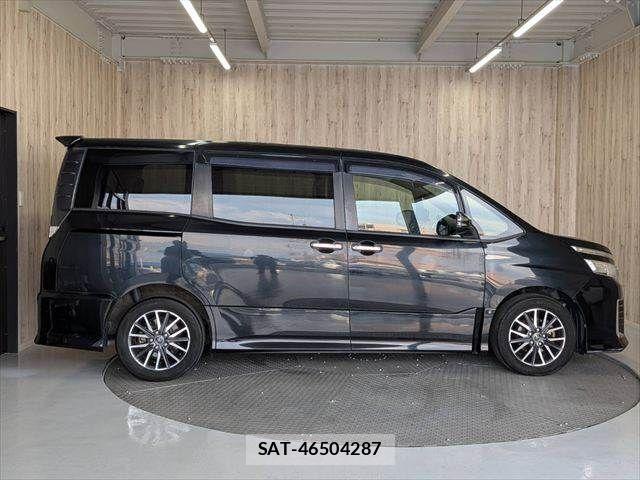Toyota VOXY 2015-10 8528145-18
