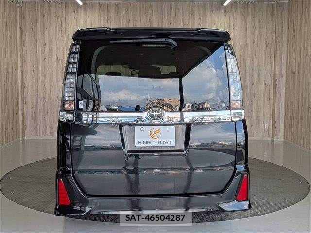 Toyota VOXY 2015-10 8528145-19