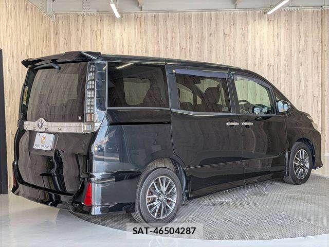 Toyota VOXY 2015-10 8528145-20