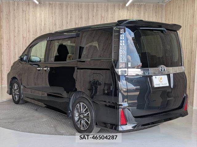 Toyota VOXY 2015-10 8528145-21