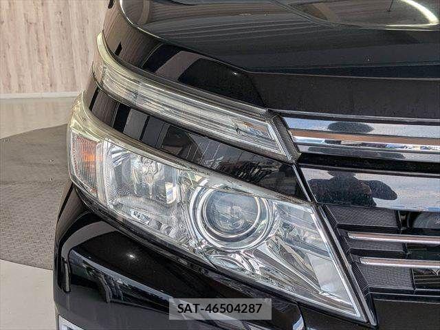 Toyota VOXY 2015-10 8528145-25