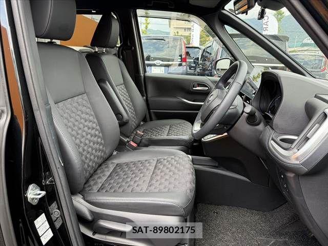 Toyota VOXY 2024-11 8528093-15