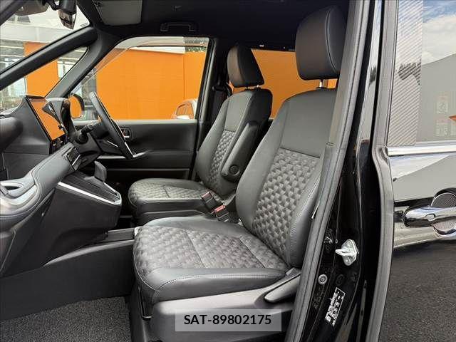 Toyota VOXY 2024-11 8528093-16
