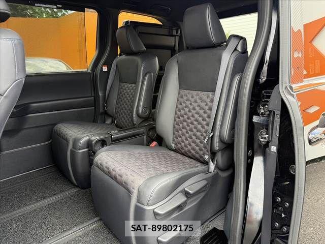 Toyota VOXY 2024-11 8528093-17