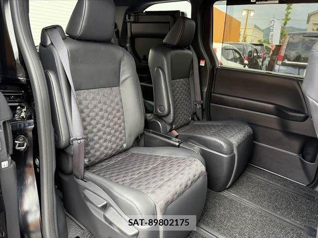 Toyota VOXY 2024-11 8528093-19