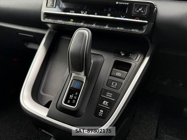 Toyota VOXY 2024-11 8528093-22
