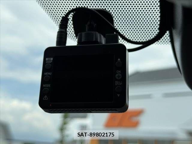 Toyota VOXY 2024-11 8528093-26