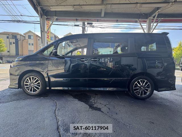 Toyota VOXY 2015-06 8564042-13