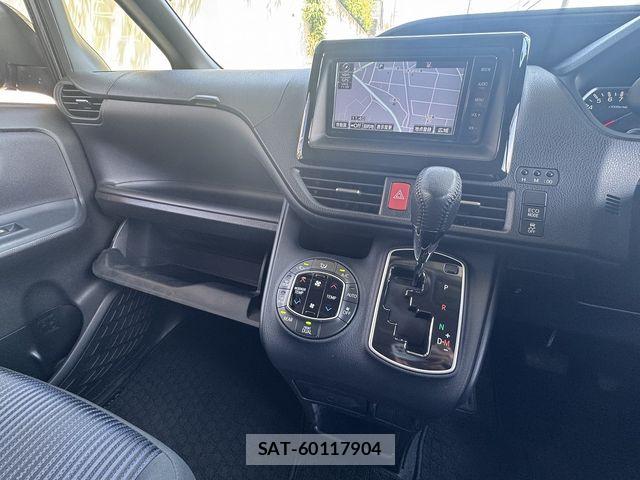 Toyota VOXY 2015-06 8564042-15