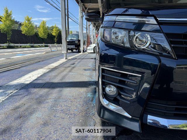 Toyota VOXY 2015-06 8564042-18