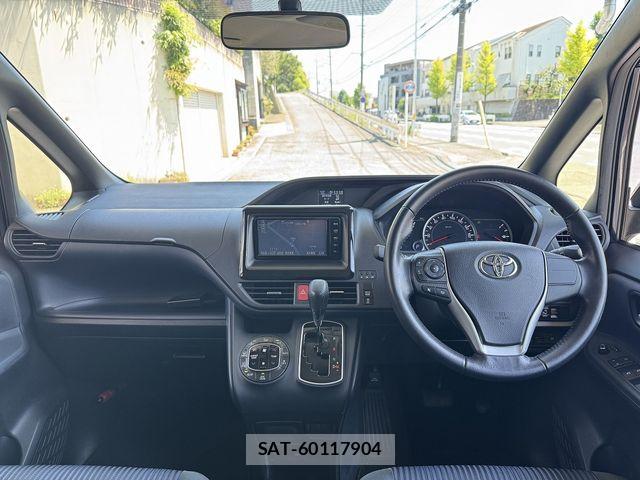 Toyota VOXY 2015-06 8564042-1