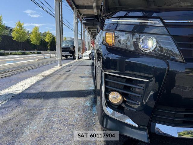 Toyota VOXY 2015-06 8564042-19