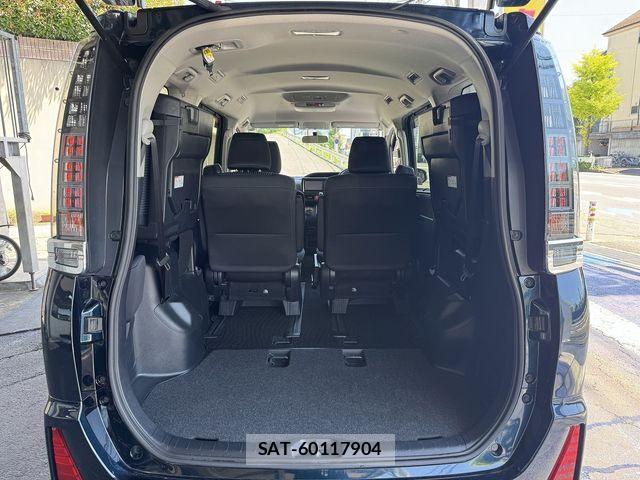 Toyota VOXY 2015-06 8564042-20