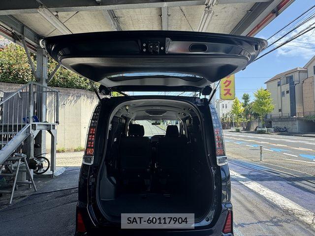 Toyota VOXY 2015-06 8564042-21