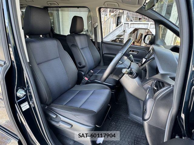 Toyota VOXY 2015-06 8564042-22