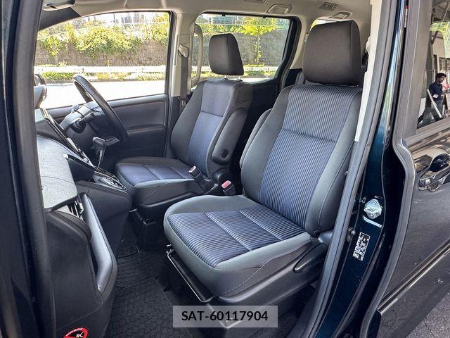 Toyota VOXY 2015-06 8564042-23
