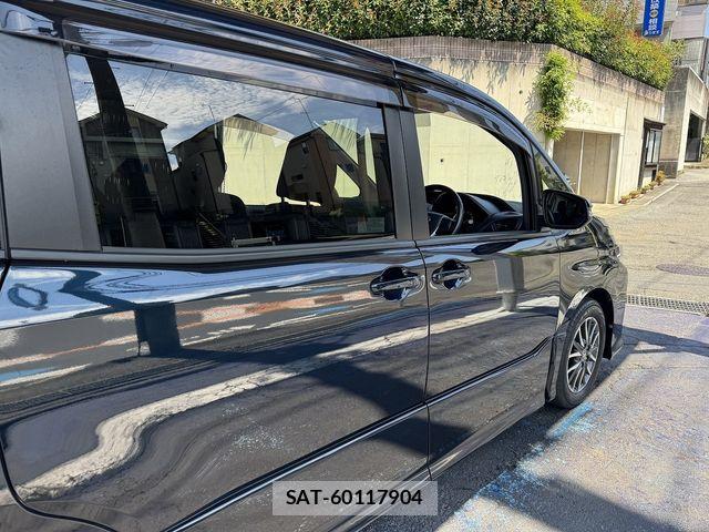 Toyota VOXY 2015-06 8564042-26