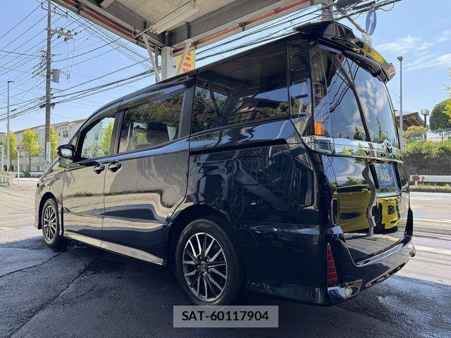 Toyota VOXY 2015-06 8564042-2