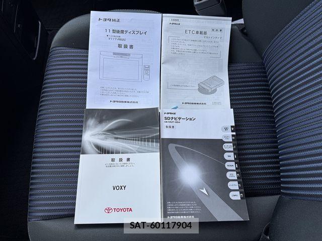 Toyota VOXY 2015-06 8564042-29