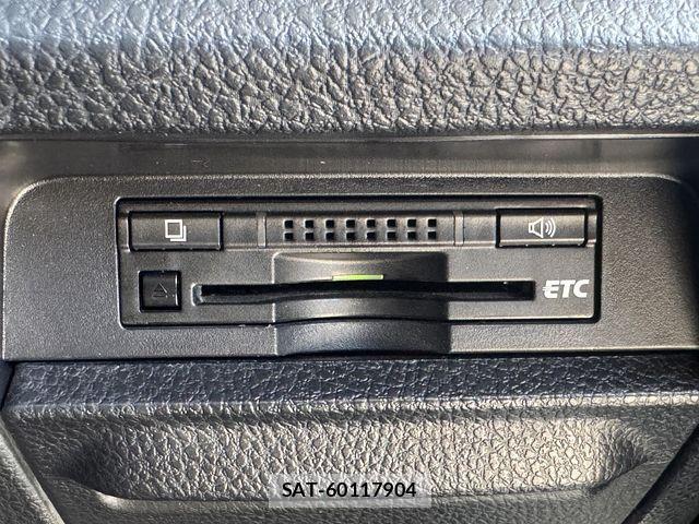 Toyota VOXY 2015-06 8564042-6